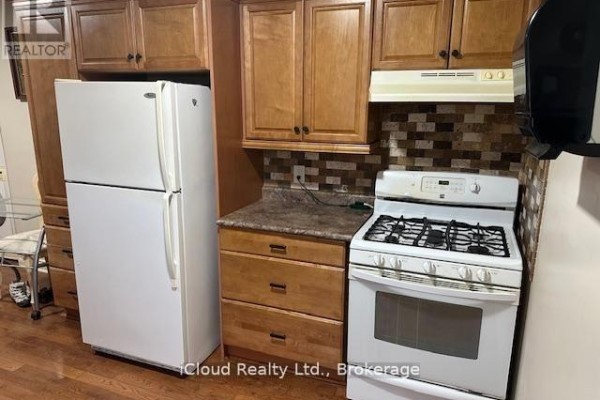 Kitchen - 38 Kawartha Avenue, Oshawa, ON L1H3Y8 Photo 3