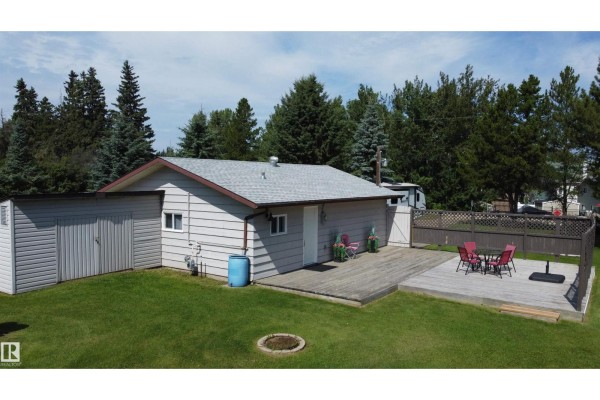 38 Lakeshore Dr, Rural Wetaskiwin County, AB, photo 2