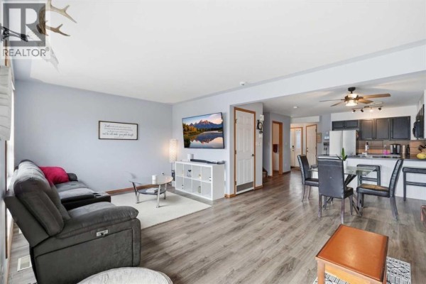 Primary Bedroom - 38 Legend Court, Sylvan Lake, AB T4S0B2 Photo 5