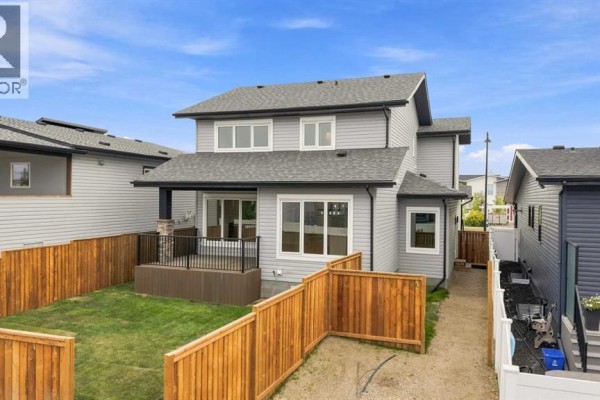 38 Lindman Avenue, Red Deer, AB, photo 2