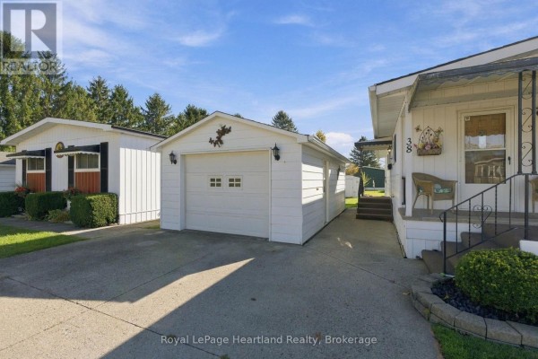 Primary Bedroom - 38 Miller Street, Strathroy Caradoc, ON N7G1A6 Photo 4