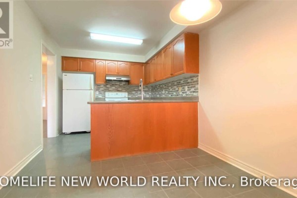Kitchen - 38 Milloy Place, Aurora, ON L4G7L2 Photo 3