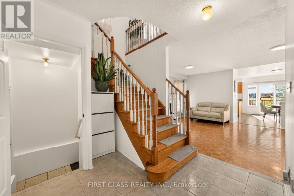 38 Pacific Wind Crescent, Brampton, ON, photo 3