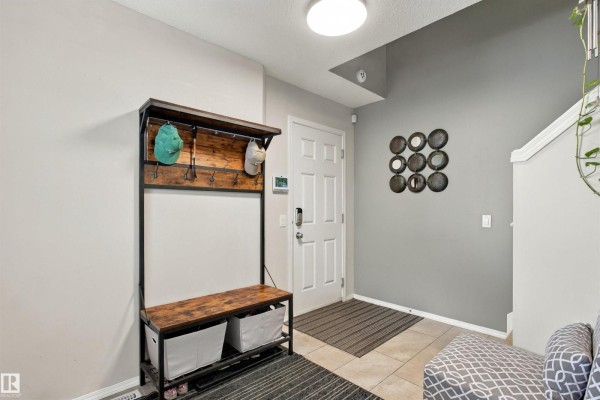 Kitchen - 38 Red Tail Wy, St  Albert, AB T8N7N7 Photo 3