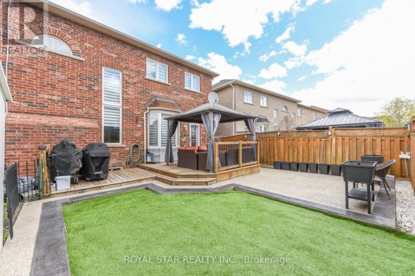 Laundry room - 38 Robitaille Drive, Brampton, ON L6R0H6 Photo 5