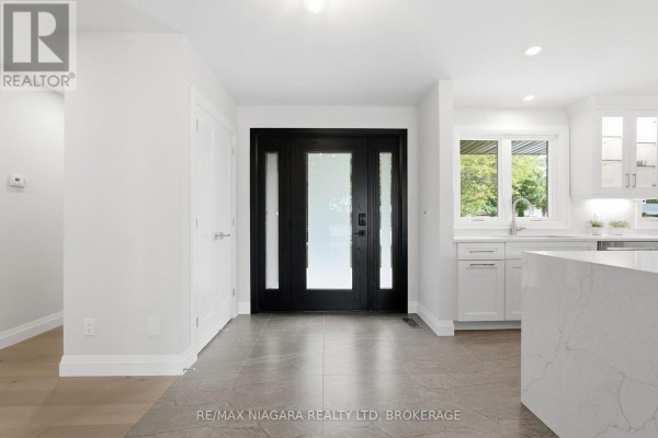Living room - 38 Royal Henley Boulevard, St  Catharines, ON L2N4S1 Photo 4