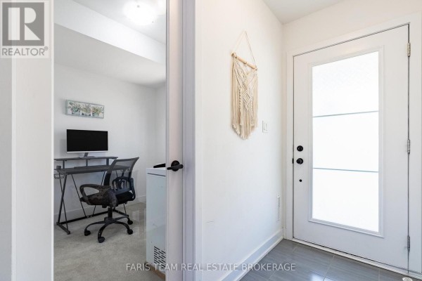 Living room - 38 Silo Mews, Barrie, ON L9J0V3 Photo 4