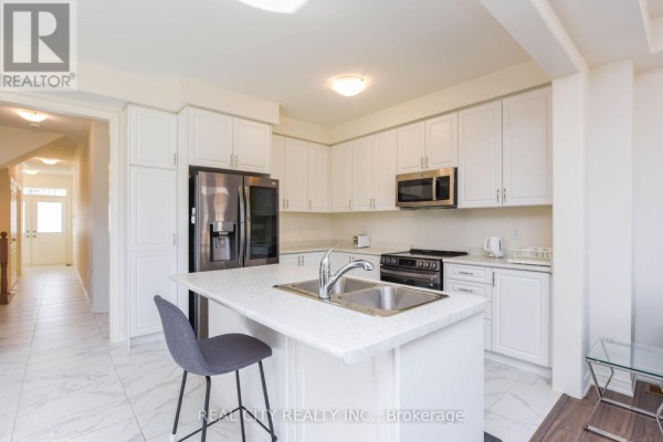 38 Silver Meadow Gdns Gardens N, Hamilton, ON L8B1Z4 Photo 3