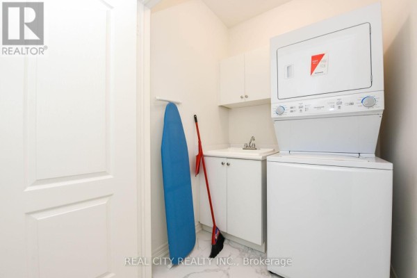 38 Silver Meadow Gdns Gardens N, Hamilton, ON L8B1Z4 Photo 4