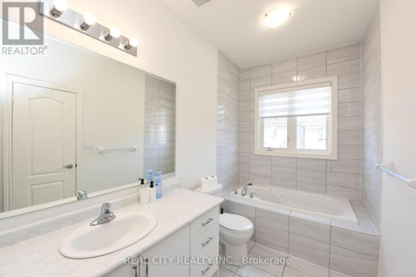 38 Silver Meadow Gdns Gardens N, Hamilton, ON L8B1Z4 Photo 5