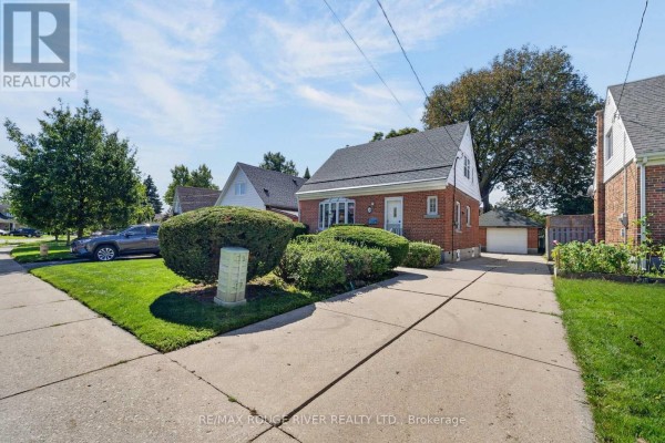 Kitchen - 38 Singleton Rd Road, Toronto, ON M1R1H9 Photo 2