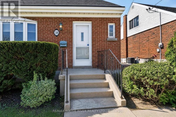 Dining room - 38 Singleton Rd Road, Toronto, ON M1R1H9 Photo 4