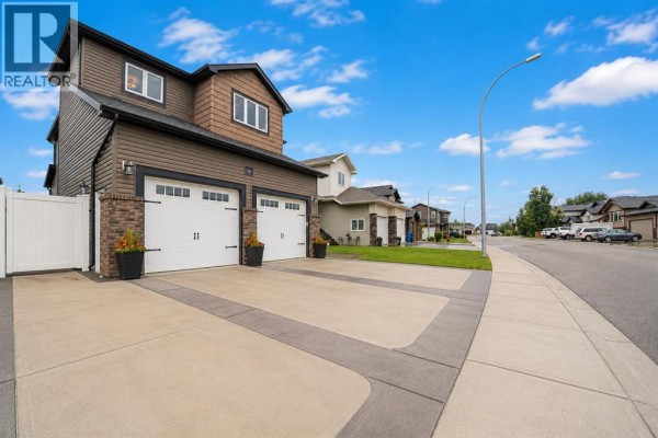 Kitchen - 38 Sterling Link Se, Medicine Hat, AB T1B4N2 Photo 3