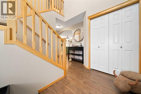 Living room - 38 Sunrise Road Sw, Medicine Hat, AB T1B4P2 Photo 2