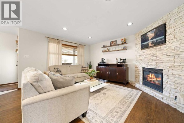 2pc Bathroom - 38 Sunrise Road Sw, Medicine Hat, AB T1B4P2 Photo 4