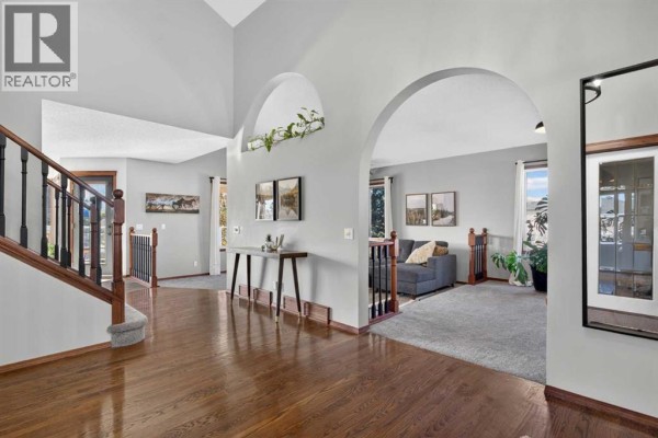 Foyer - 38 West Mitford Crescent, Cochrane, AB T4C1L1 Photo 5