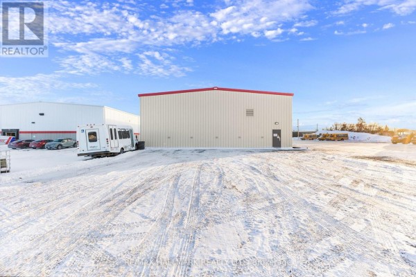 38 Westhill Court, Greater Sudbury, ON P3Y0B6 Photo 4