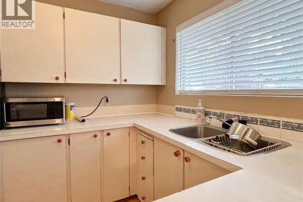 Kitchen - 380 Alder Cres, Gold River, BC V0P1G0 Photo 5