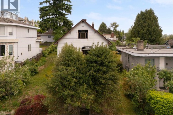 380 Delta Avenue, Burnaby, BC V5B3C5 Photo 2