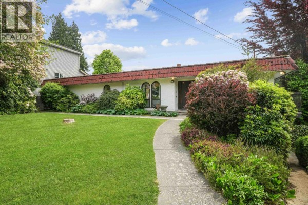 380 Metta Street, Port Moody, BC V3H2Y4 Photo 3