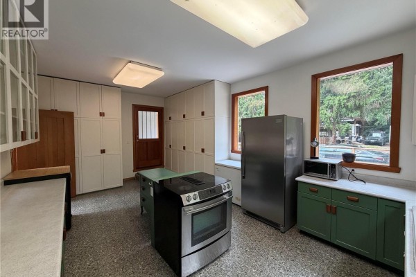 380 Parker Rd, Qualicum Beach, BC, photo 3