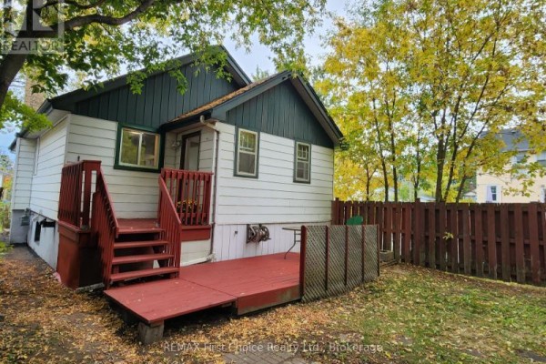 Living room - 380 Queen Street, Thunder Bay, ON P7B2K1 Photo 3
