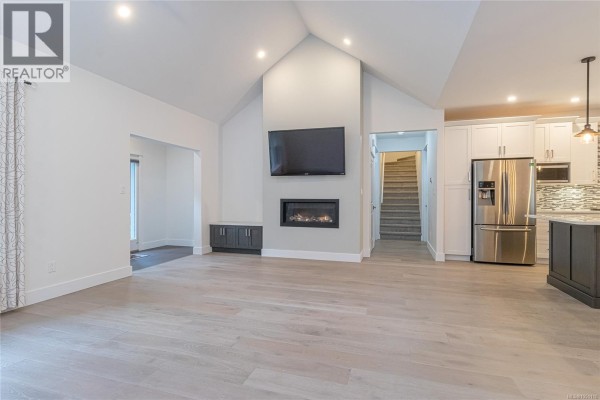 Living room - 3800 Creekside Dr, Bowser, BC V0R1G0 Photo 4