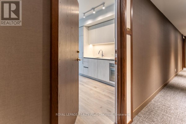 Living room - 3801 - 7890 Jane Street, Vaughan, ON L4K0K9 Photo 2
