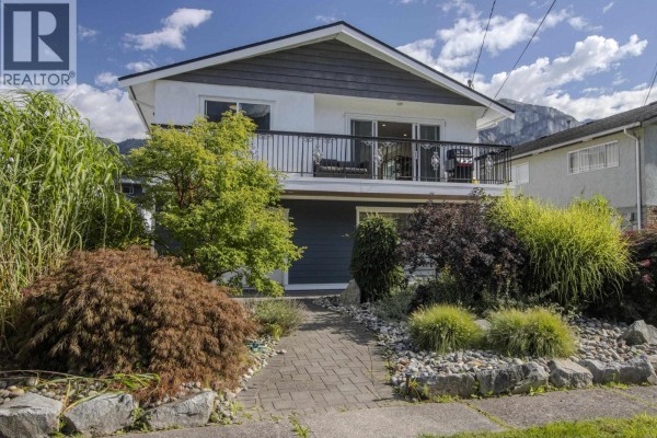 38012 Fifth Avenue, Squamish