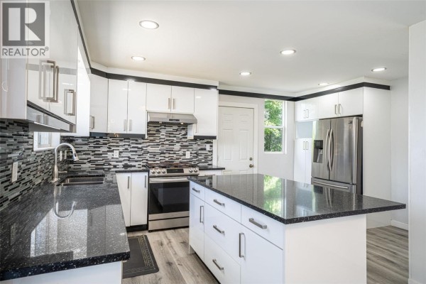 Full bathroom - 3802 21 Avenue, Vernon, BC V1T6P8 Photo 3