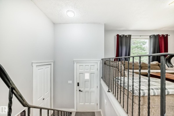 Family room - 3802 52 St, Wetaskiwin, AB T9A1M4 Photo 4