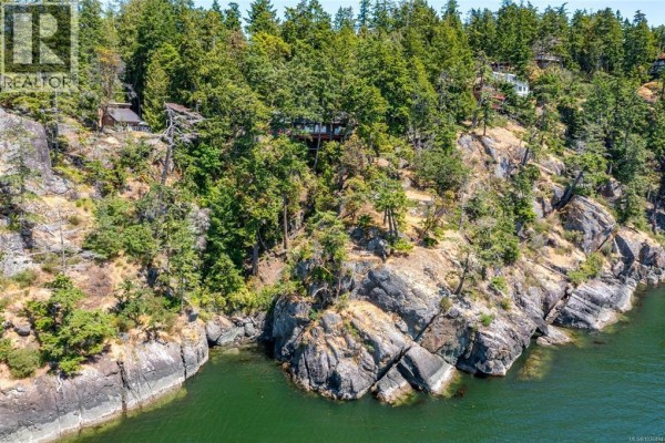 3803 Cutlass Court, Pender Island, BC V0N2M2 Photo 5