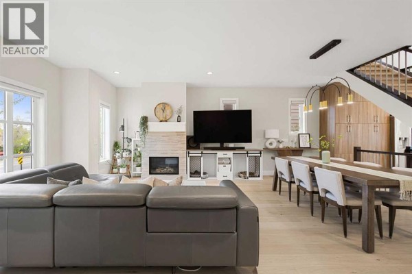 Living room - 3804 Sarcee Road Sw, Calgary, AB T3E7W9 Photo 3