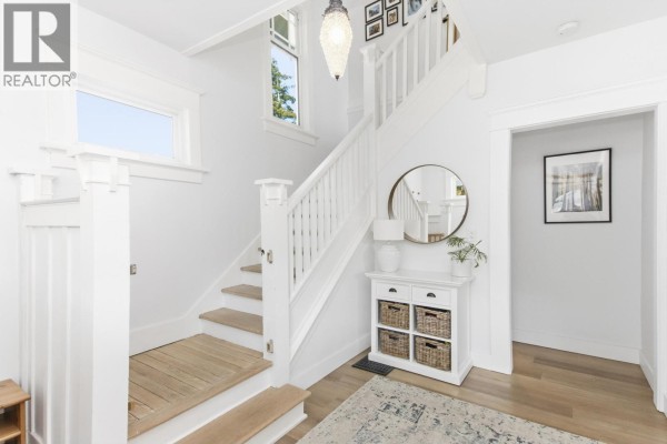 38054 Fifth Avenue, Squamish, BC V8B0B6 Photo 4