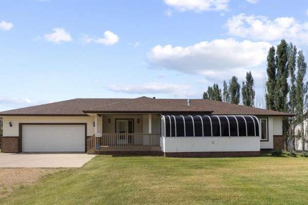 Eat in kitchen - 3806 50 Street, Camrose, AB T4V4B8 Photo 3