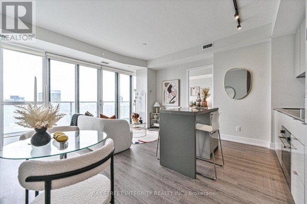 3807 - 7 Grenville Street, Toronto, ON, photo 2