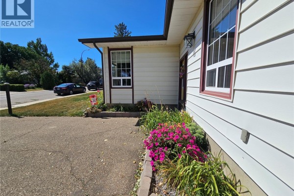 381 Allen Drive, Swift Current, SK, photo 2
