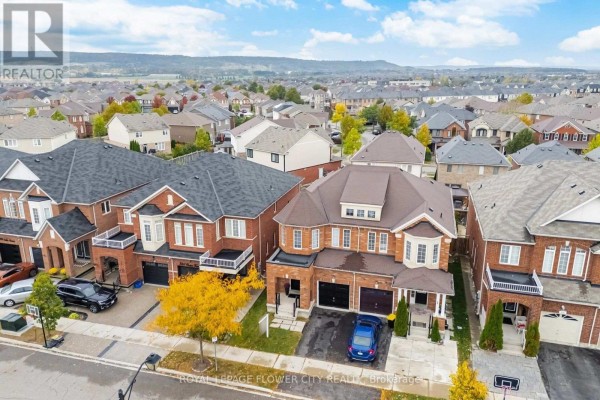 381 Cedric Terrace, Milton