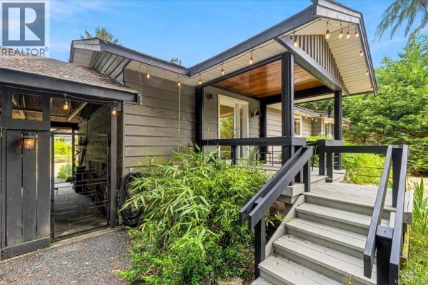 381 Dunsmuir Rd, Qualicum Beach, BC, photo 2