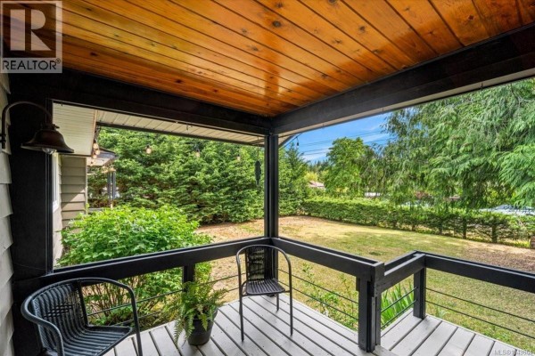 381 Dunsmuir Rd, Qualicum Beach, BC, photo 3