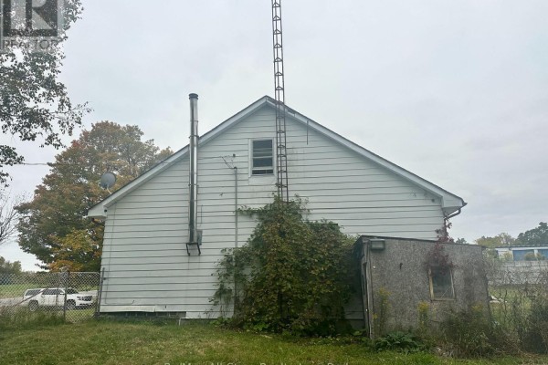 Den - 381 Regional Rd 21 Road, Scugog, ON L9L1B5 Photo 4