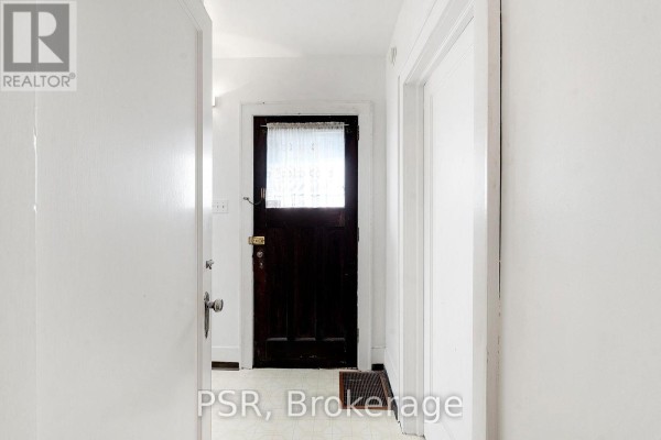 Great room - 381 Victoria Street N, Kitchener, ON N2H5E4 Photo 3