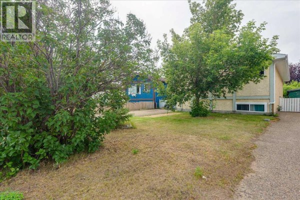Bedroom - 3811 52 Avenue, Ponoka, AB T4J1C8 Photo 3