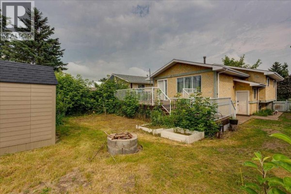 Primary Bedroom - 3811 52 Avenue, Ponoka, AB T4J1C8 Photo 5