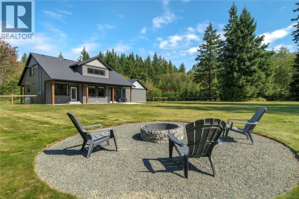 3811 Woodland Dr, Campbell River, BC, photo 2