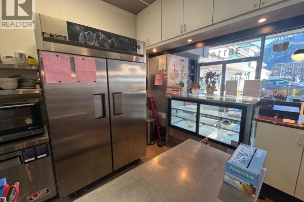 38114 2nd Avenue, Squamish, BC V8B0A6 Photo 5