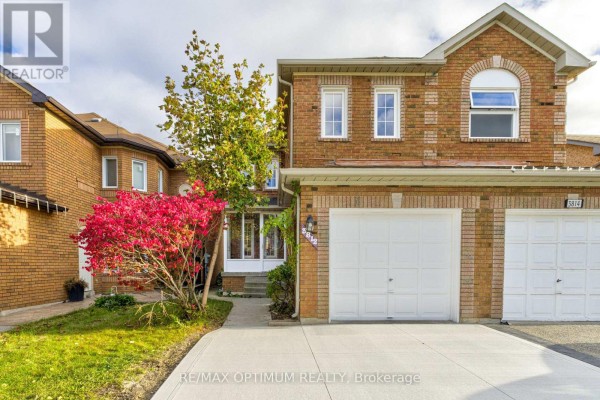Family room - 3812 Craighurst Avenue, Mississauga, ON L5N6T7 Photo 2