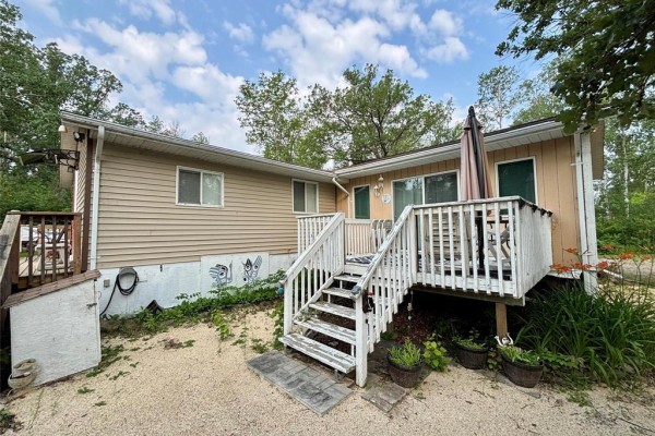 Eat in kitchen - 38135 Hillside Beach Road, Hillside Beach, MB R0E2A0 Photo 3
