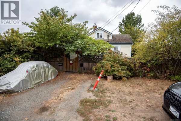 Residential for sale at 3814 Rowland Ave, Saanich, BC - MLS® OgLgFb