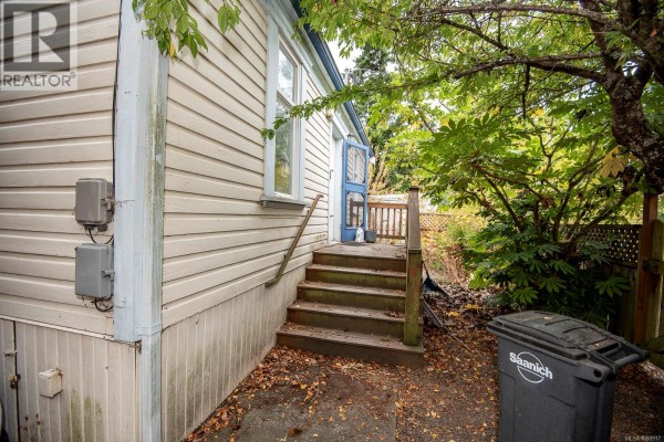 3814 Rowland Ave, Saanich, BC, photo 2